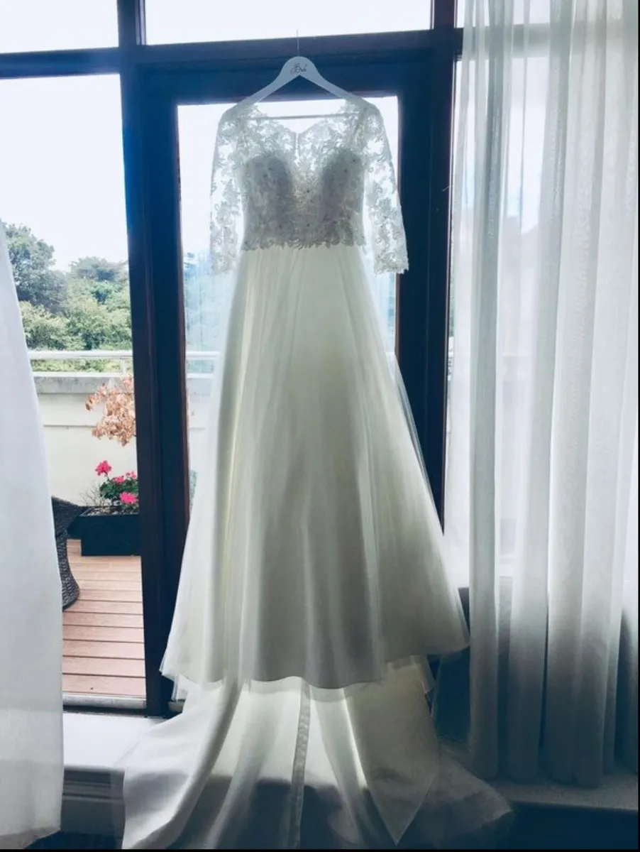Wedding dress - Image 1