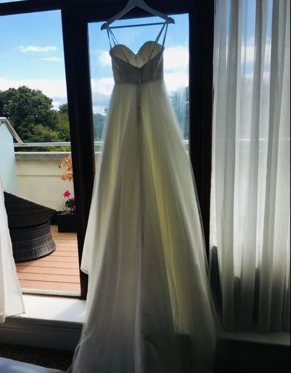 Wedding dress - Image 2