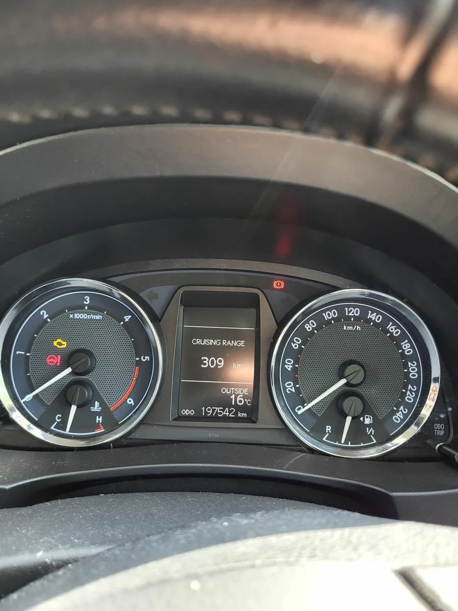 Toyota Corolla 2015 - Image 2