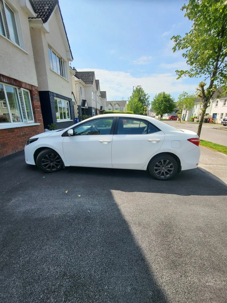Toyota Corolla 2015 - Image 1