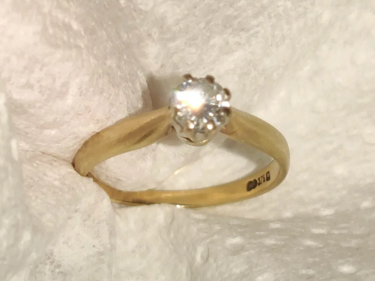 LARGE DIAMOND SOLITAIRE, 9CT Gold New Ring ! - Image 1