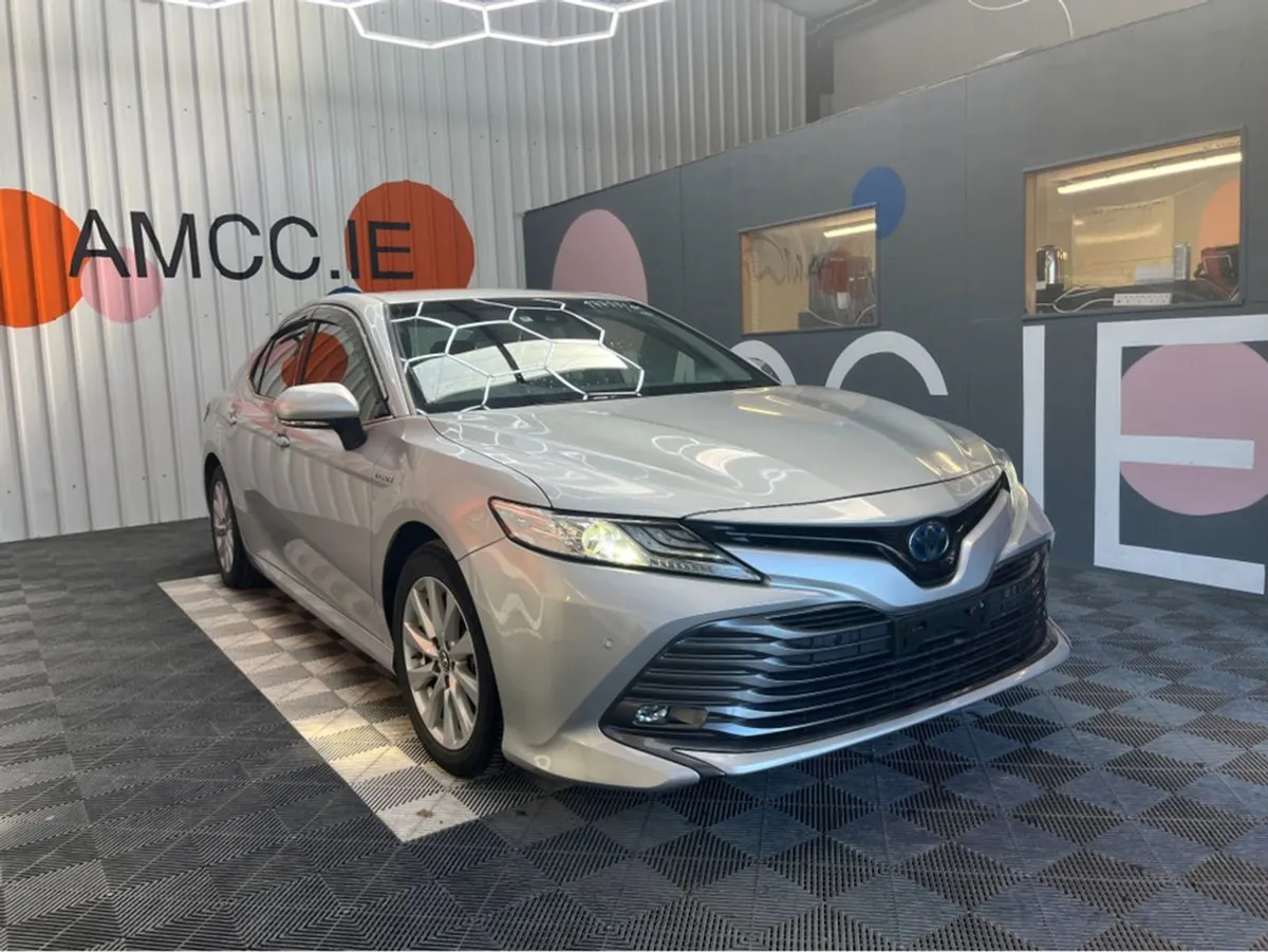 Toyota Camry 2.5 Hybrid / 69k KMs / Reverse Camer - Image 1