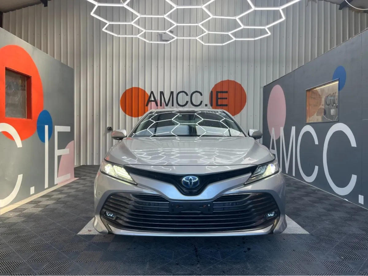 Toyota Camry 2.5 Hybrid / 69k KMs / Reverse Camer - Image 2