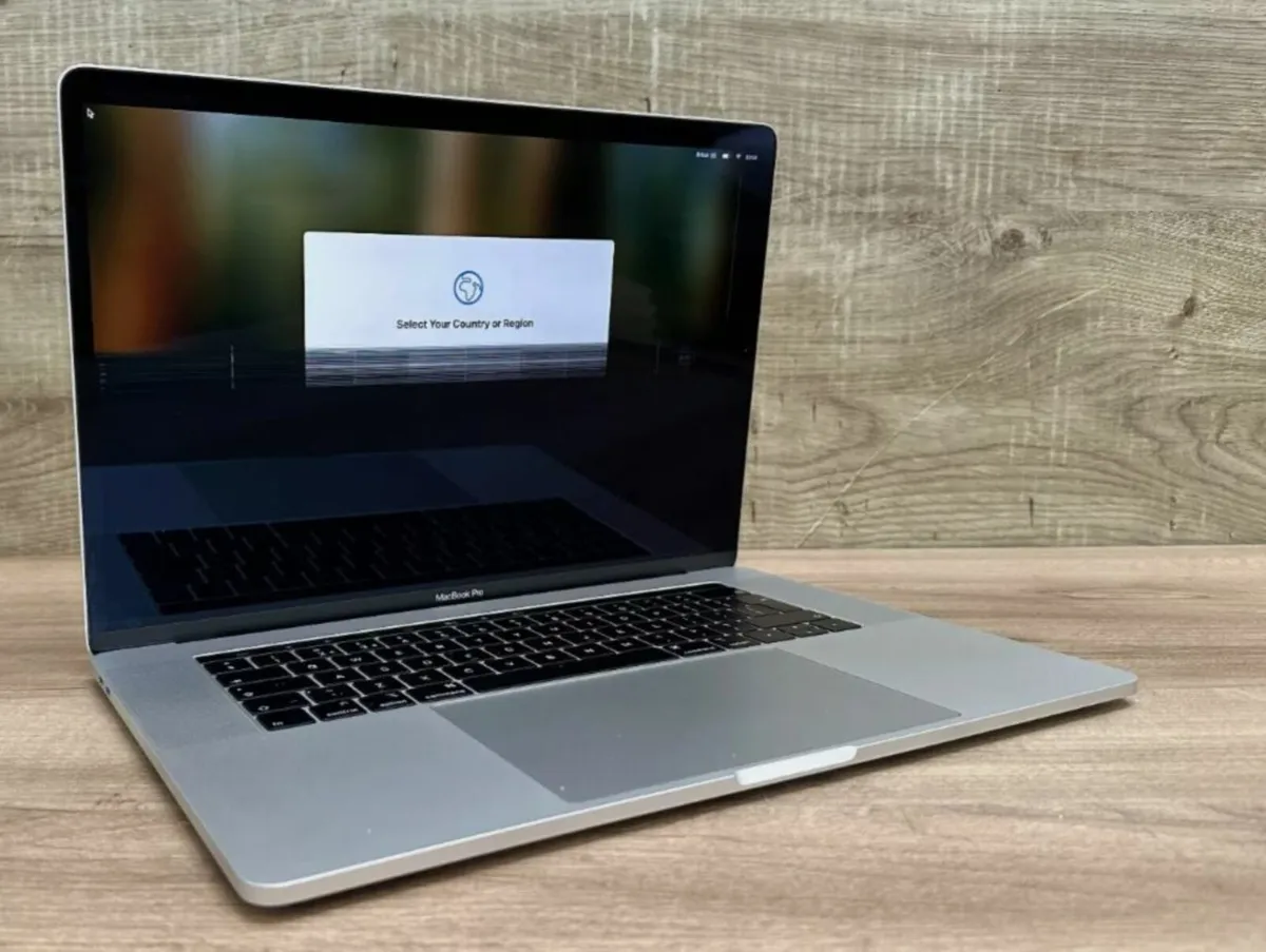 2018 Apple MacBook Pro 15" i7 16GB RAM 256GB SSD - Image 2