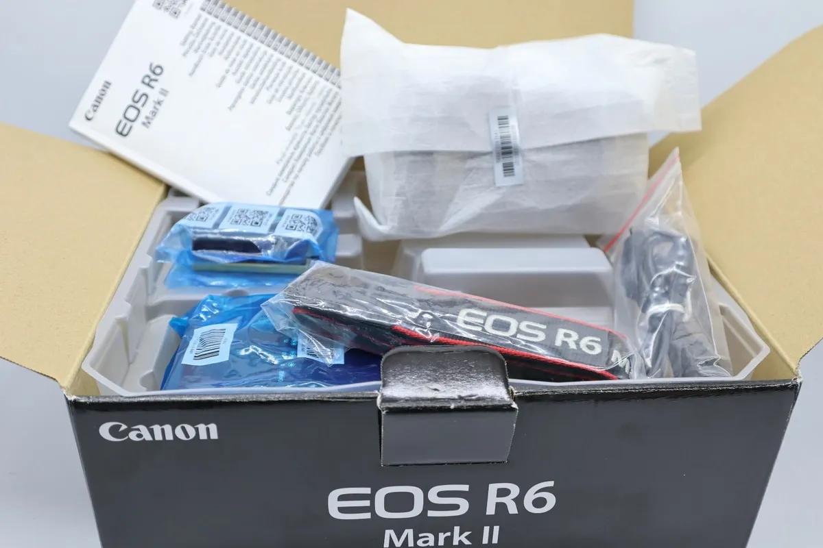 CANON EOS R6 Mark II MIRRORLESS CAMERA (#0483) - Image 2