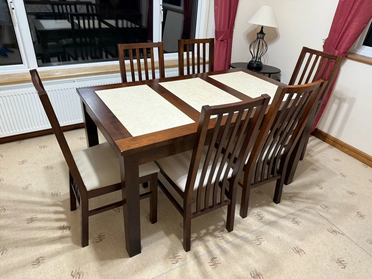 Table and chairs - Image 2