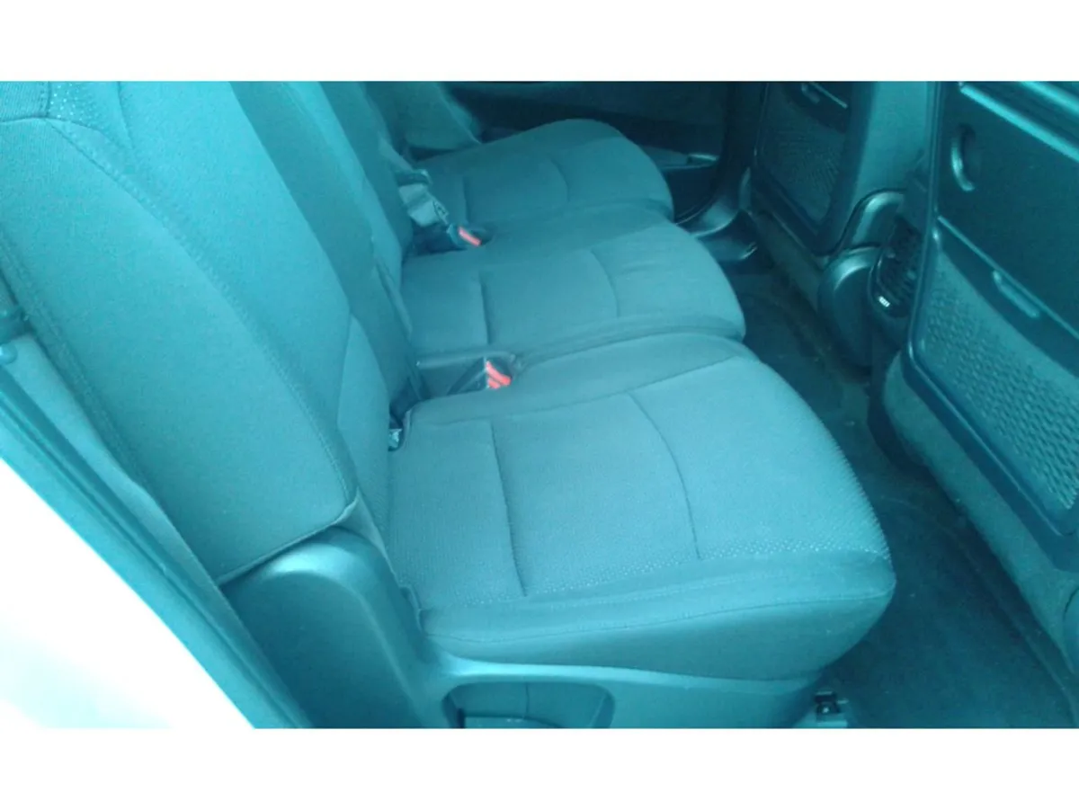 Kia Carens EX PE 5DR 7 Seater - Image 3
