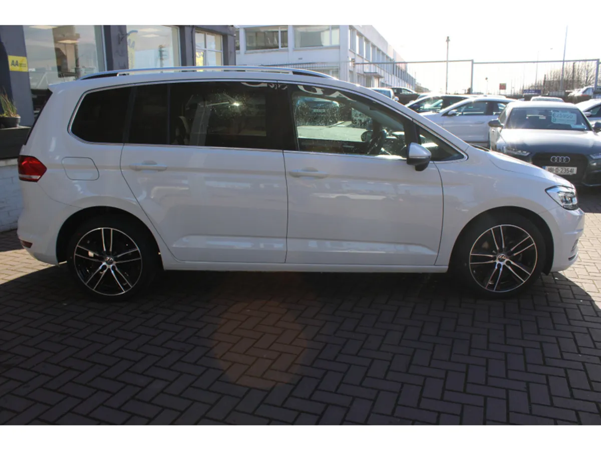 Volkswagen Touran 2.0 TDI COMFORLINE 7 SEATER MPV - Image 3