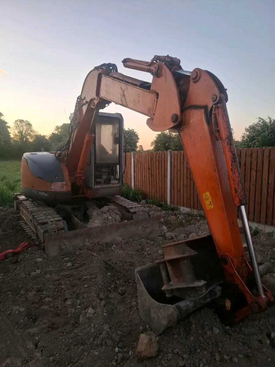 Digger 7.5 ton - Image 1