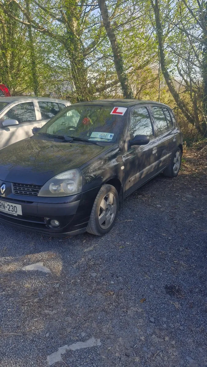 Renault Clio 2004 - Image 1