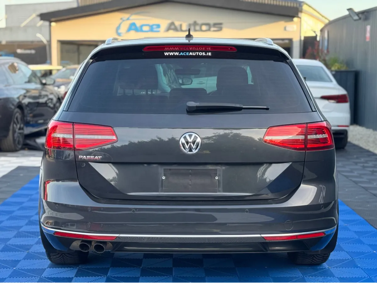 Volkswagen Passat HIGHLINE - 2.0L DIESEL - AUTO - - Image 3