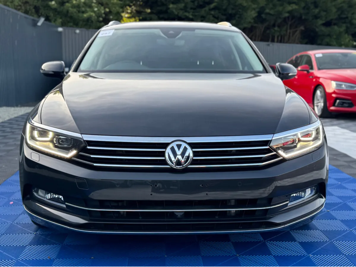 Volkswagen Passat HIGHLINE - 2.0L DIESEL - AUTO - - Image 4