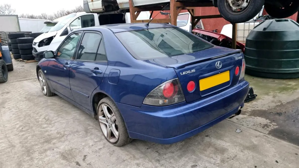 Lexus is200 BREAKING PARTS SPARES ONLY - Image 2