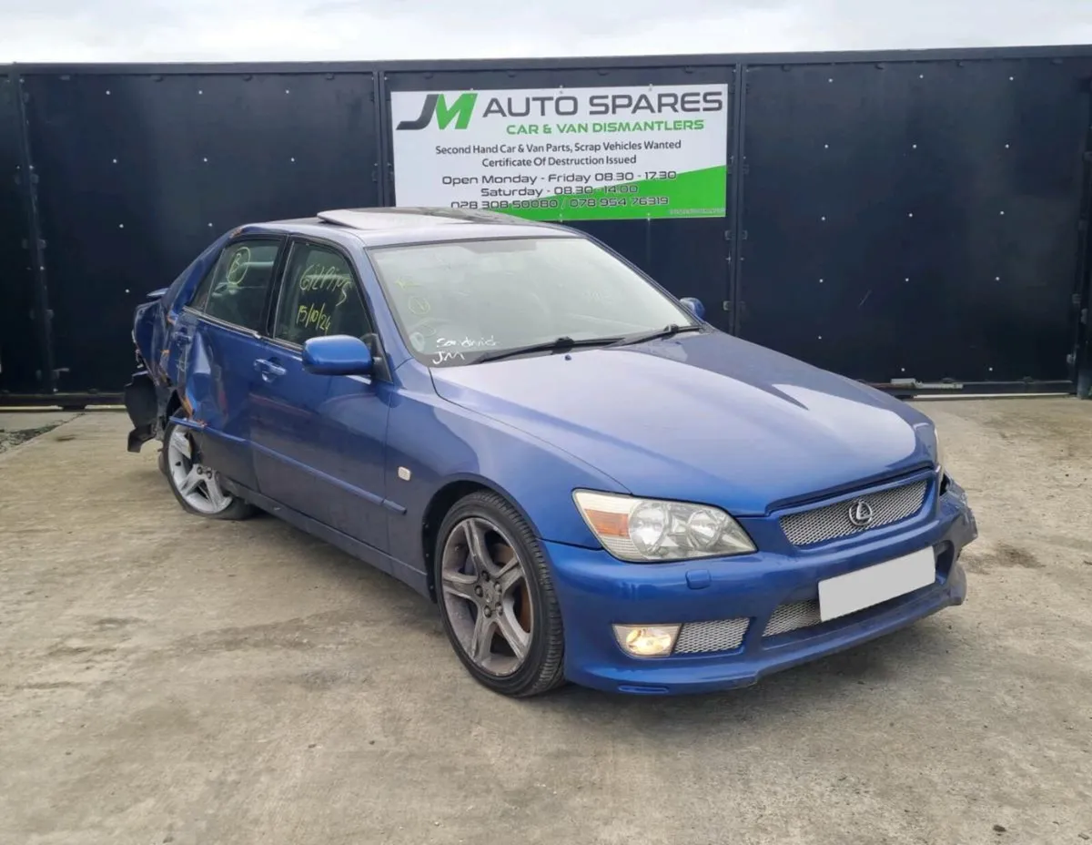 Lexus is200 BREAKING PARTS SPARES ONLY - Image 3