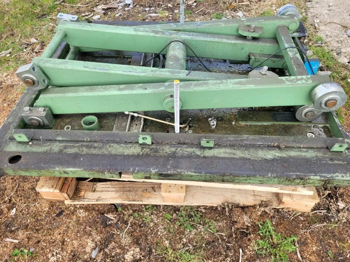 Lifting bench - Image 1