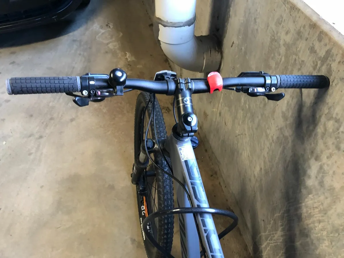 17 Avanti Montari 3 L Mountain Bike Grey - Image 2