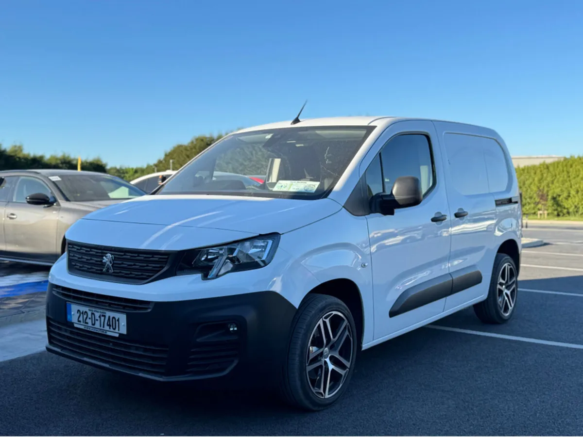 Peugeot Partner PROFESSIONAL PLUS 1.5 DIESEL - MAN - Image 4