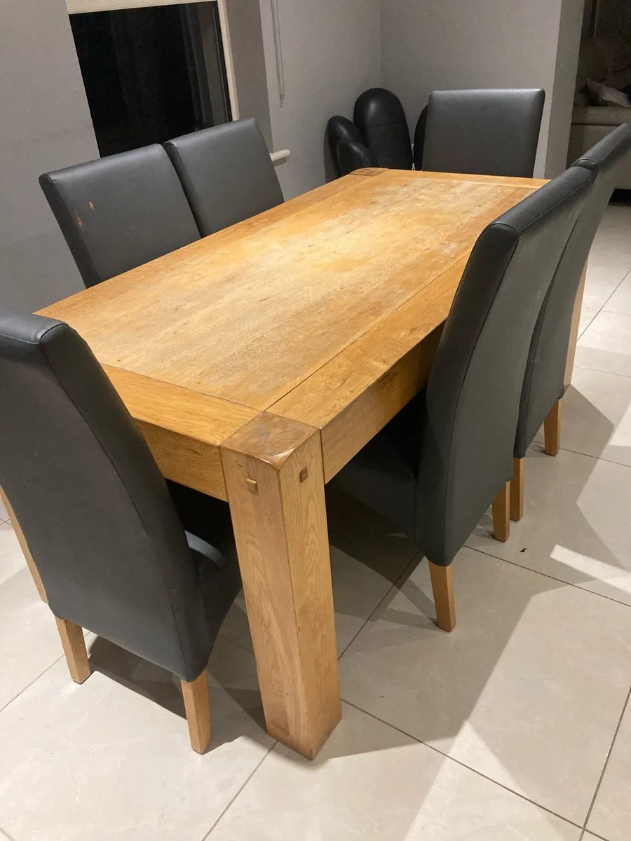Table, chairs - Image 1