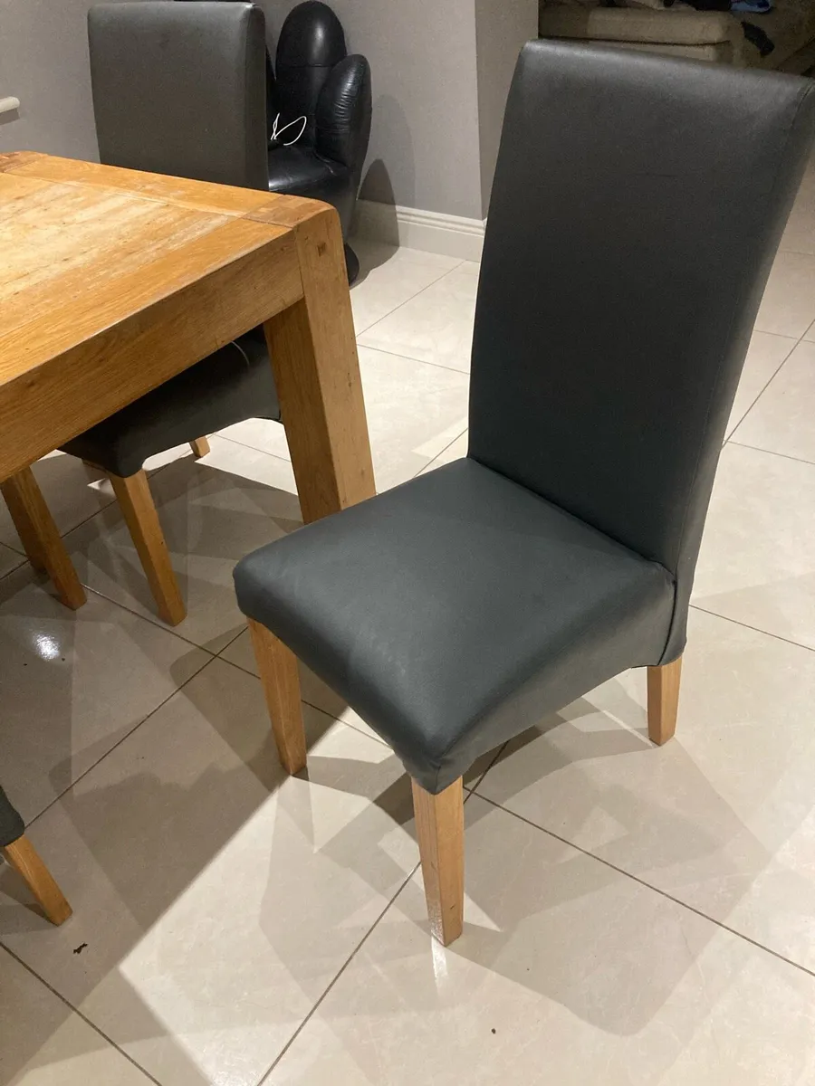 Table, chairs - Image 2