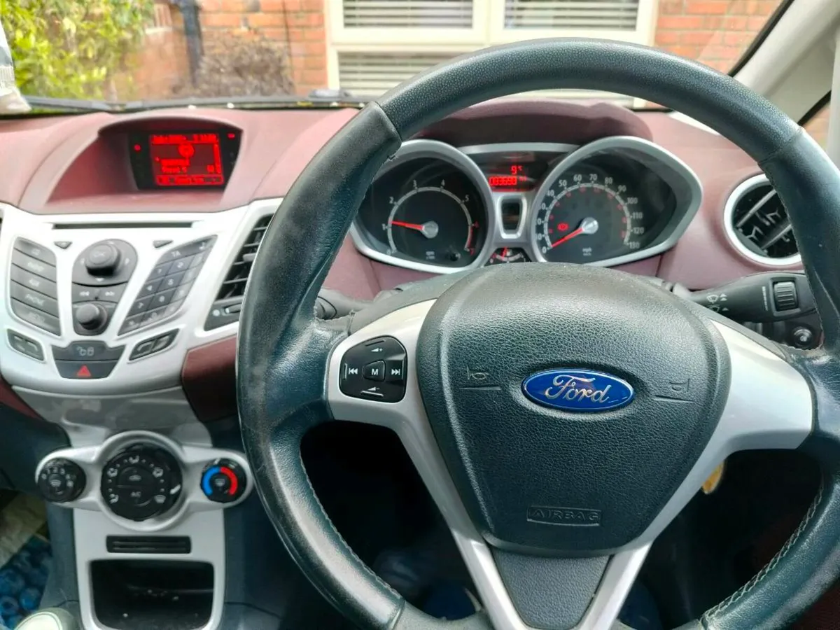 FORD FIESTA 1.25 ZETEC 5DR Open to offers - Image 2