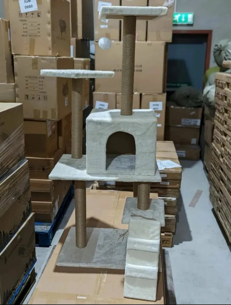 Cat scratcher 140cm tall cat tree brand new - Image 1