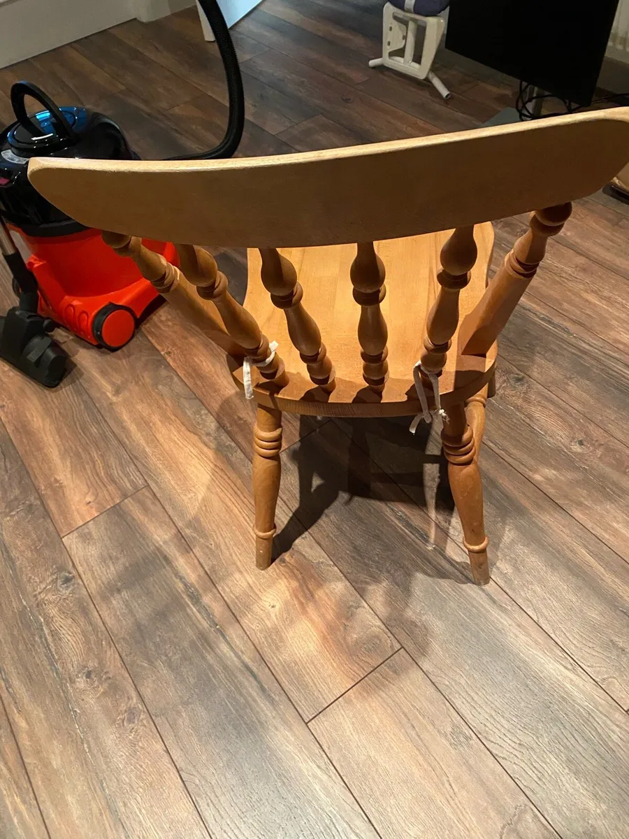 Table and chairs - Image 4