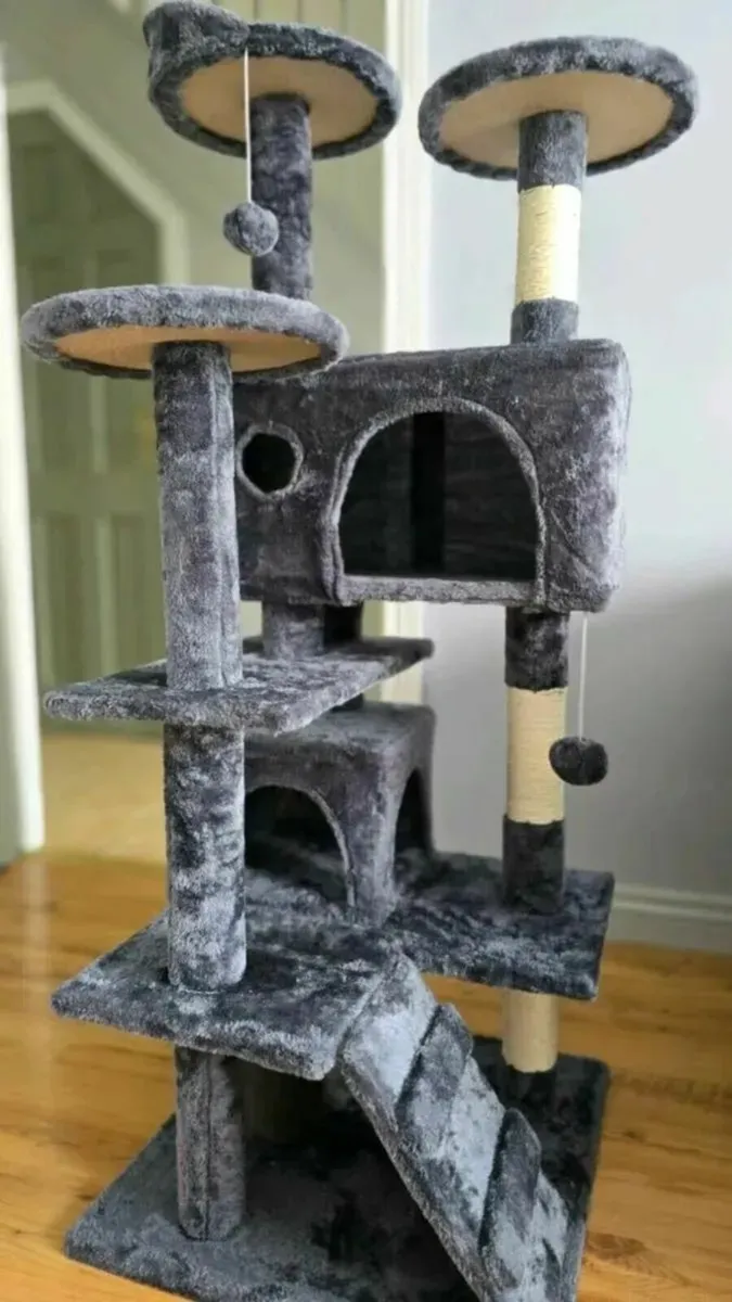 Cat tree scratcher brand new - Image 2