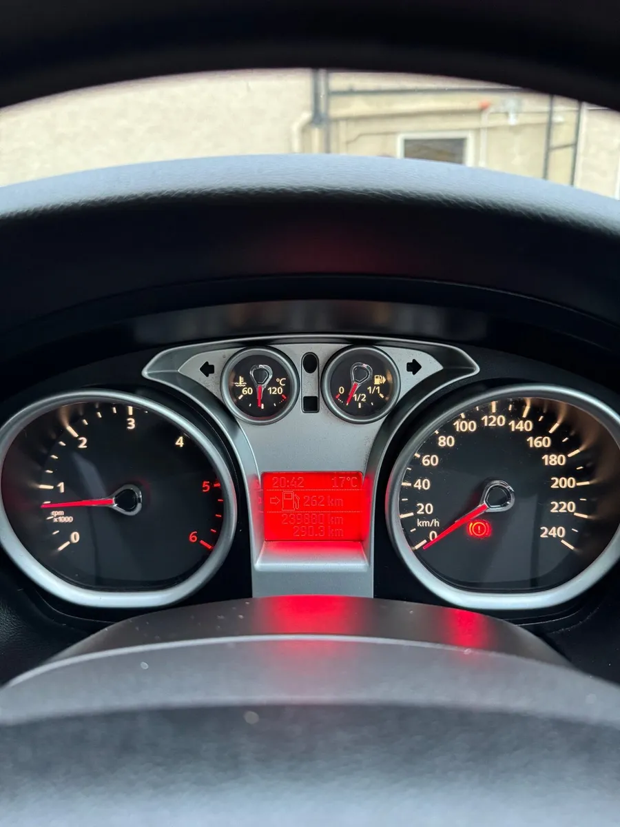 Ford Focus 2010 - Image 1