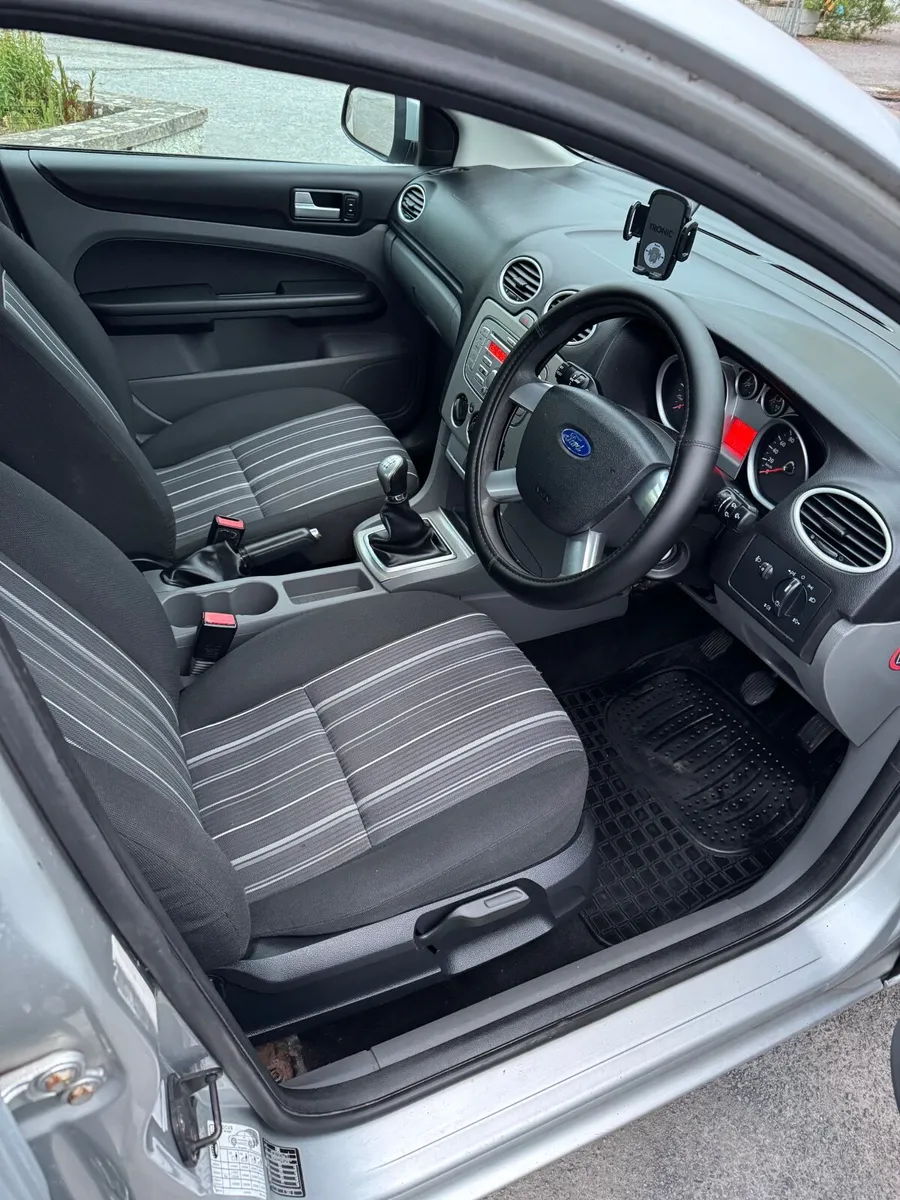 Ford Focus 2010 - Image 3