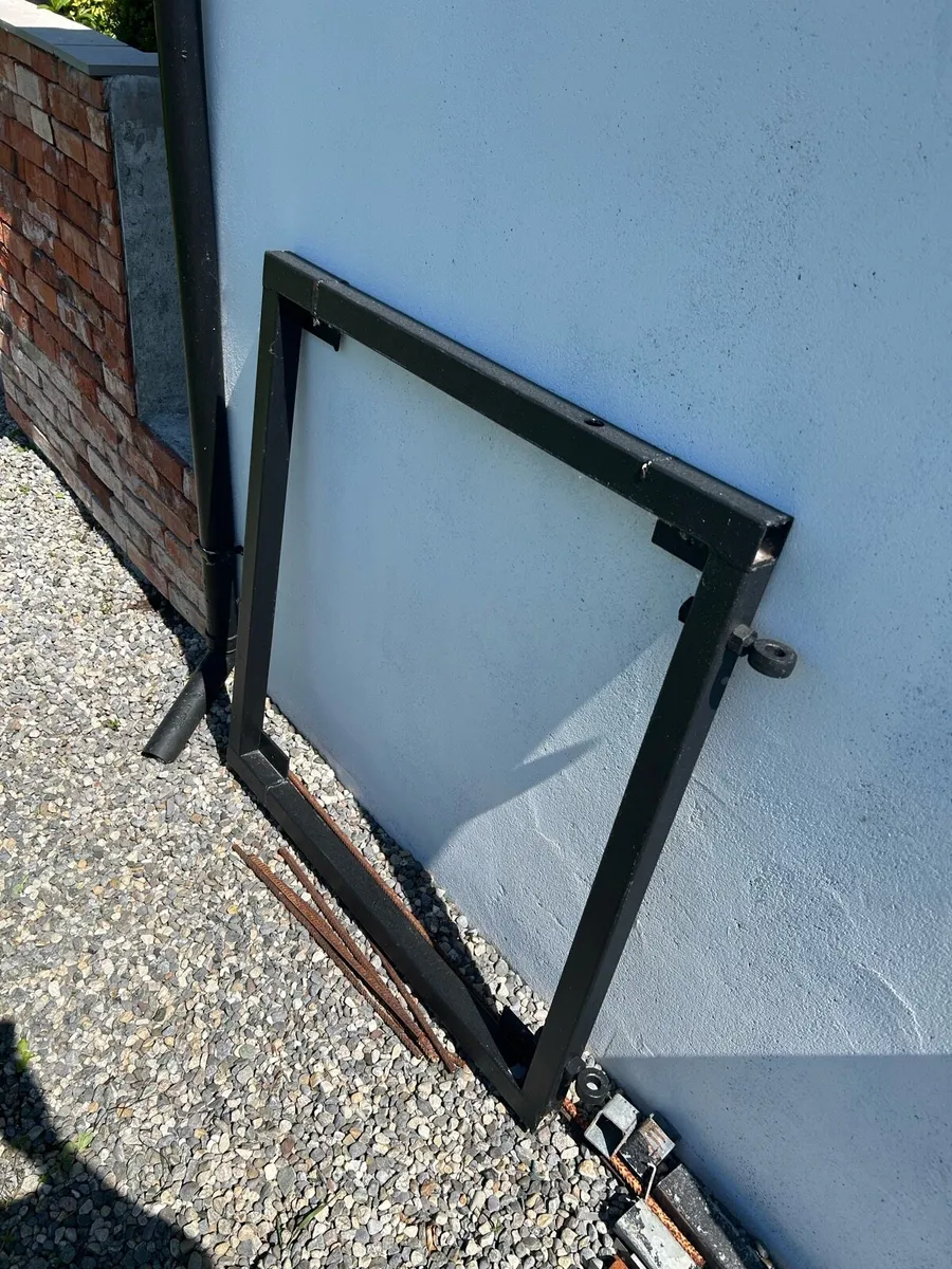 2 gates frame - Image 2