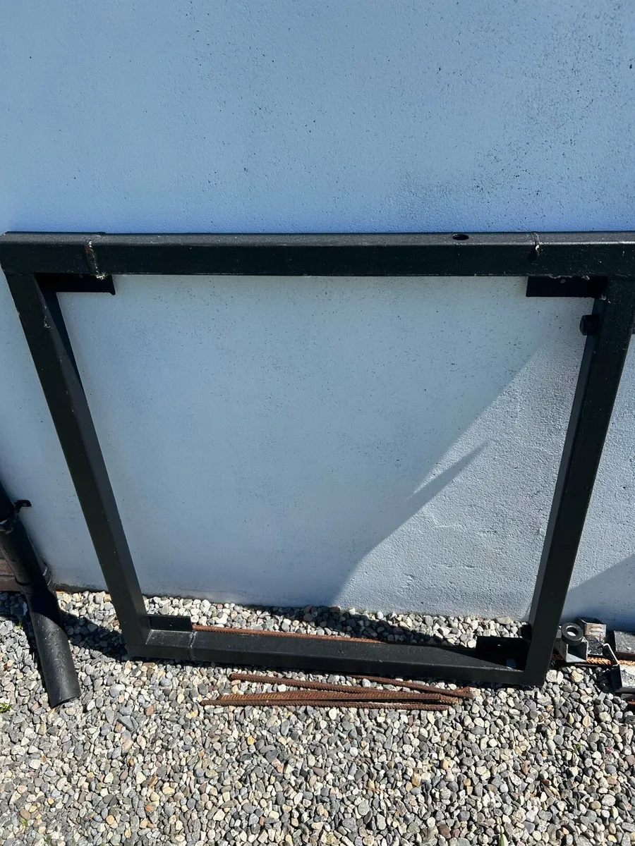 2 gates frame - Image 3
