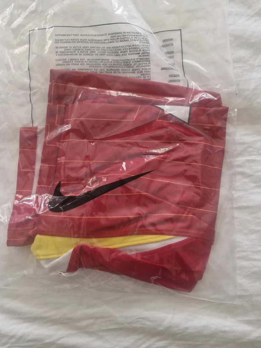 Liverpool Jersey Luis Diaz Mens small - Image 2