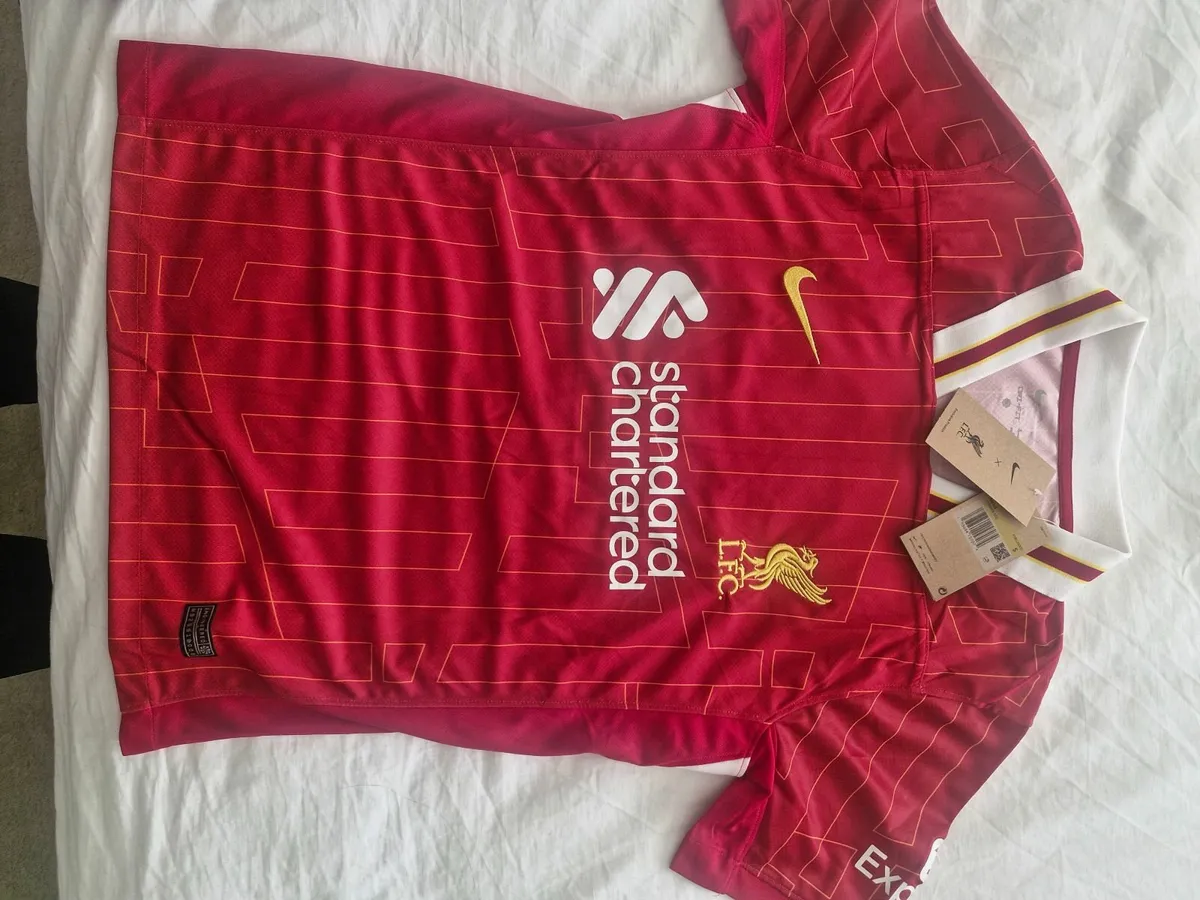 Liverpool Jersey Luis Diaz Mens small - Image 4