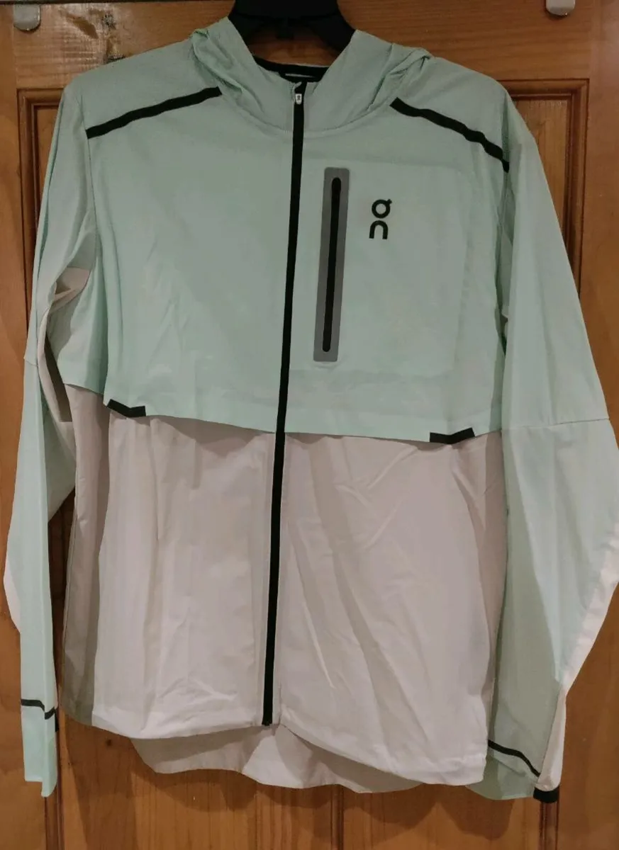 On Running All Weather Jacket L New - Image 1