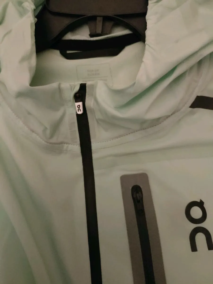 On Running All Weather Jacket L New - Image 4