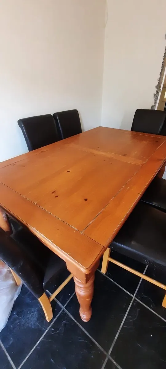 Table and Chairs - Image 2