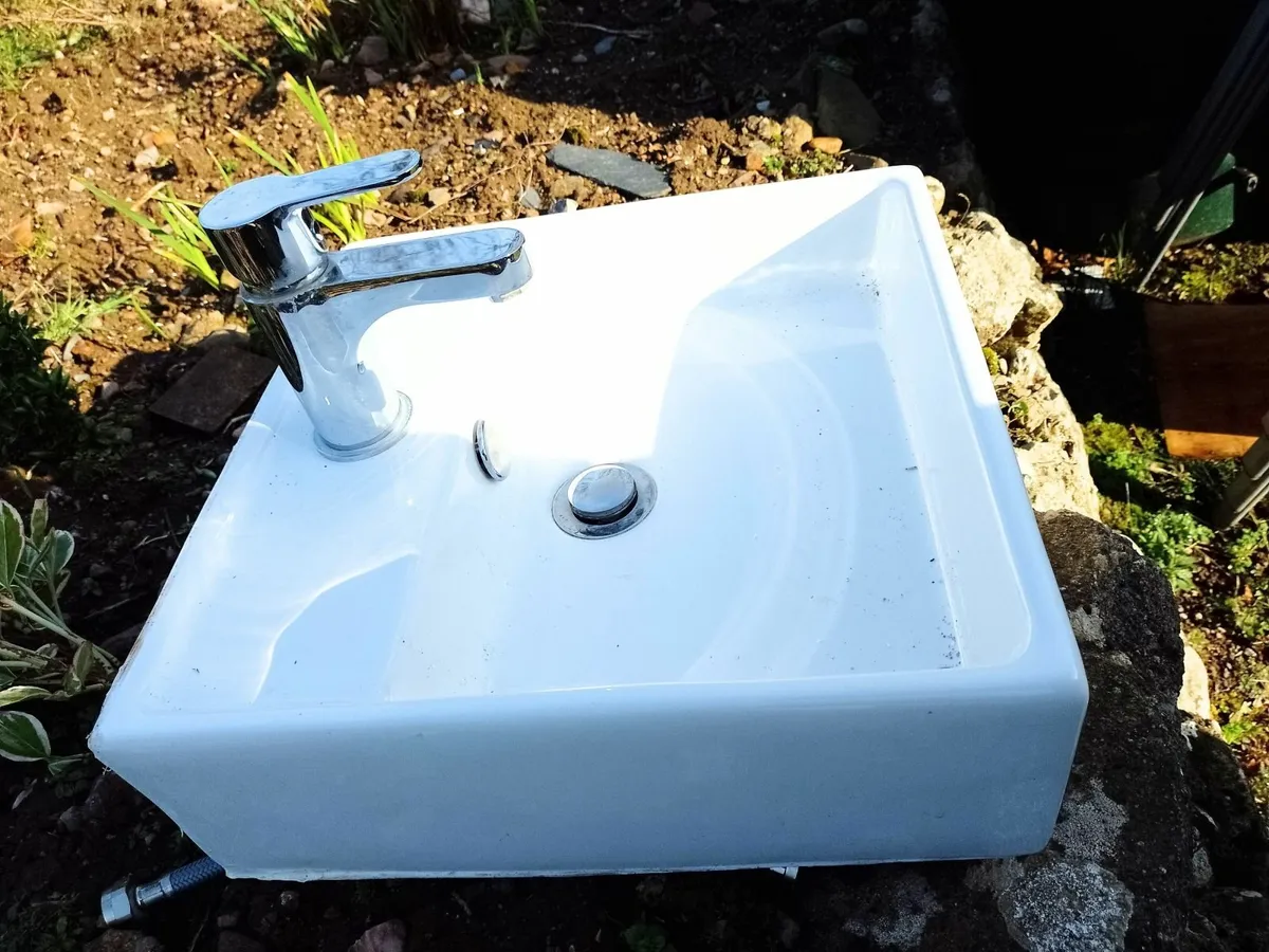 BATHROOM SINK - Image 2