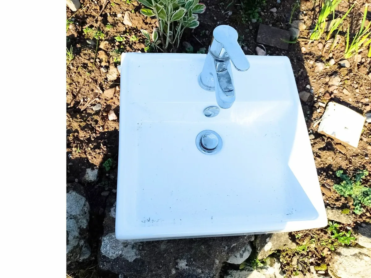 BATHROOM SINK - Image 3