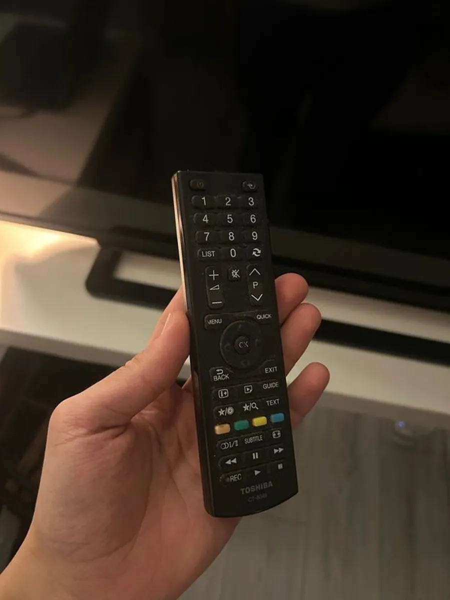 Toshiba LCD Colour TV (40') - Image 3