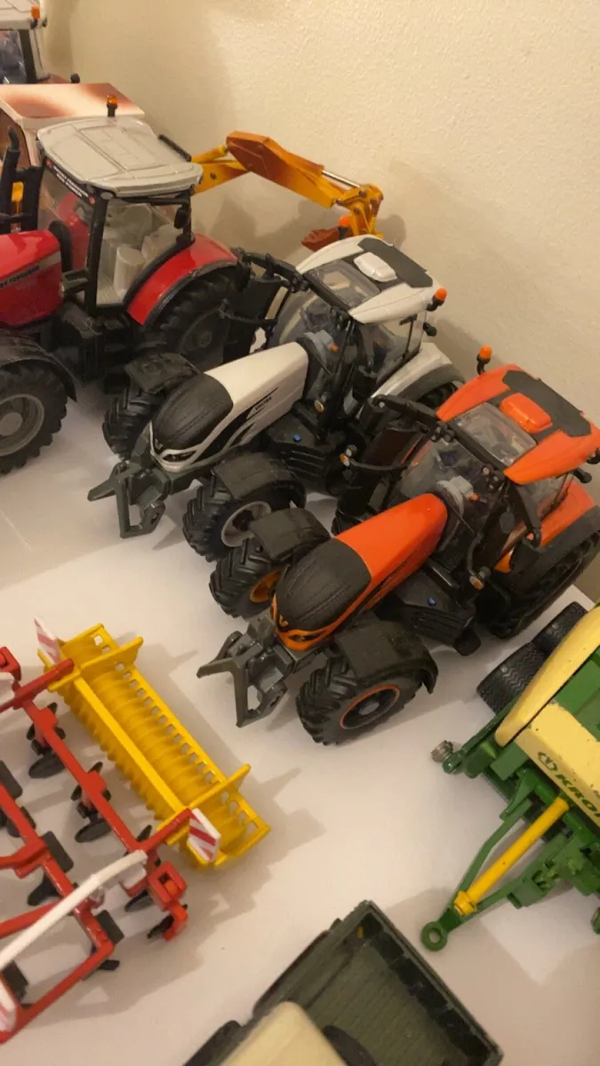Model tractors - Image 1