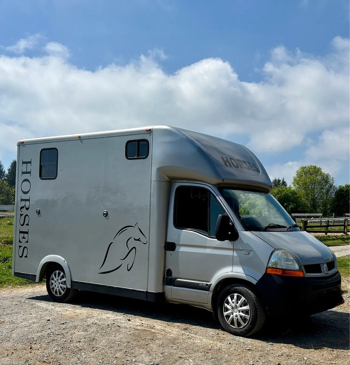 Horsevan 2 box - Image 1