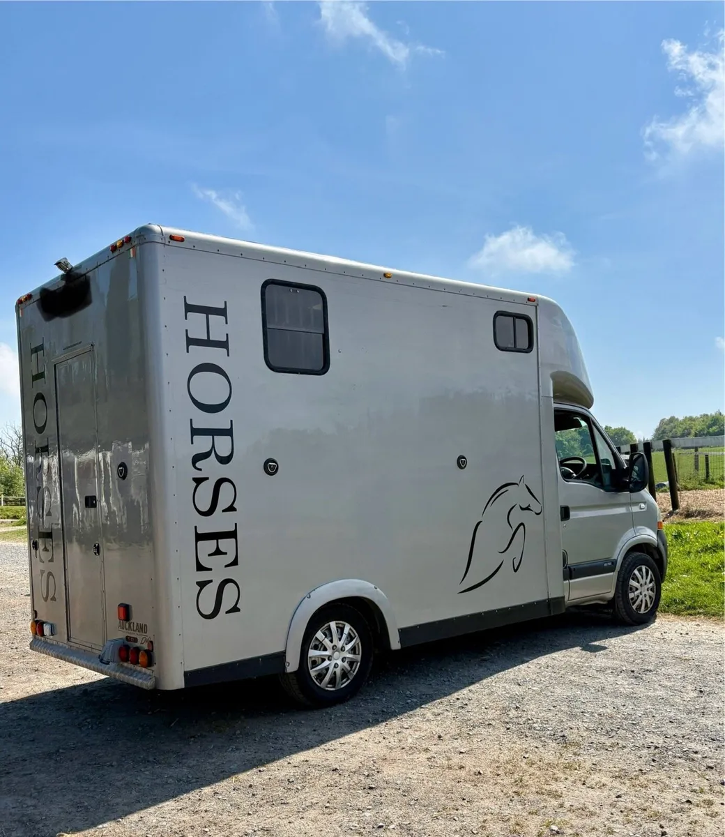 Horsevan 2 box - Image 2