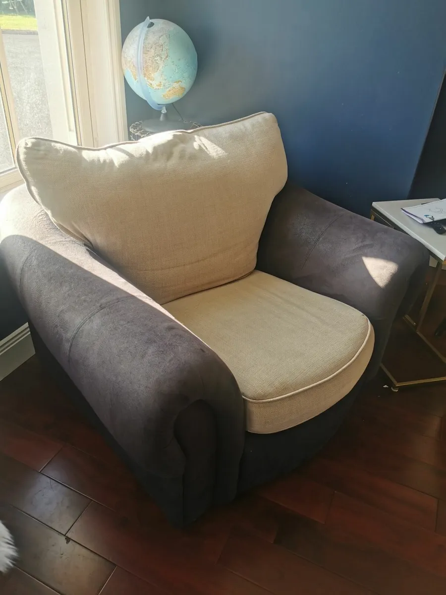 Suite of Furniture - Image 2