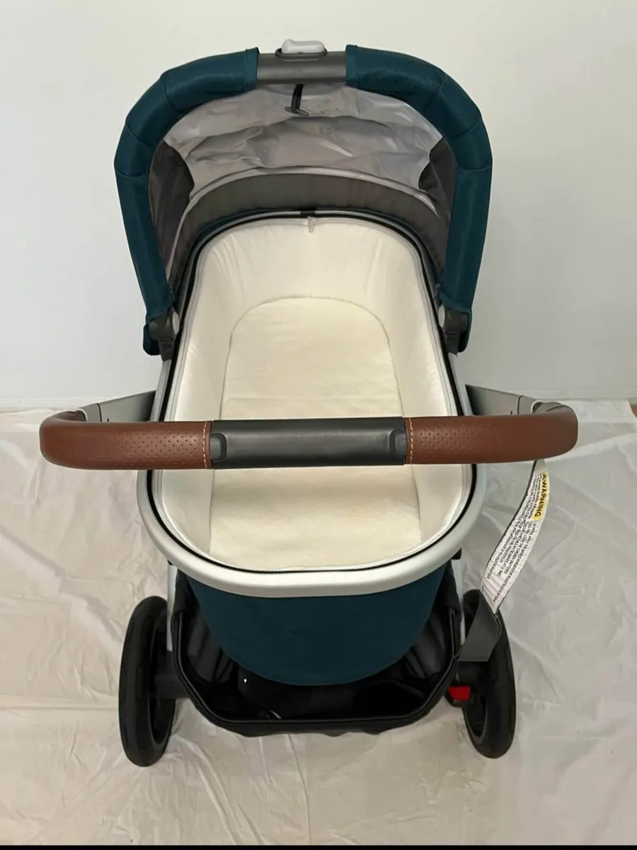 Uppababy vista  V2 Immaculate condition - Image 2