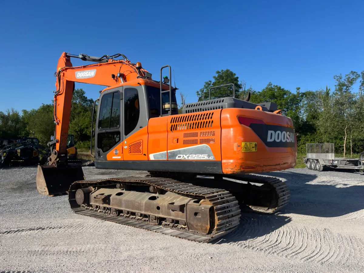 2018 Doosan DX225LC-5 - Image 3