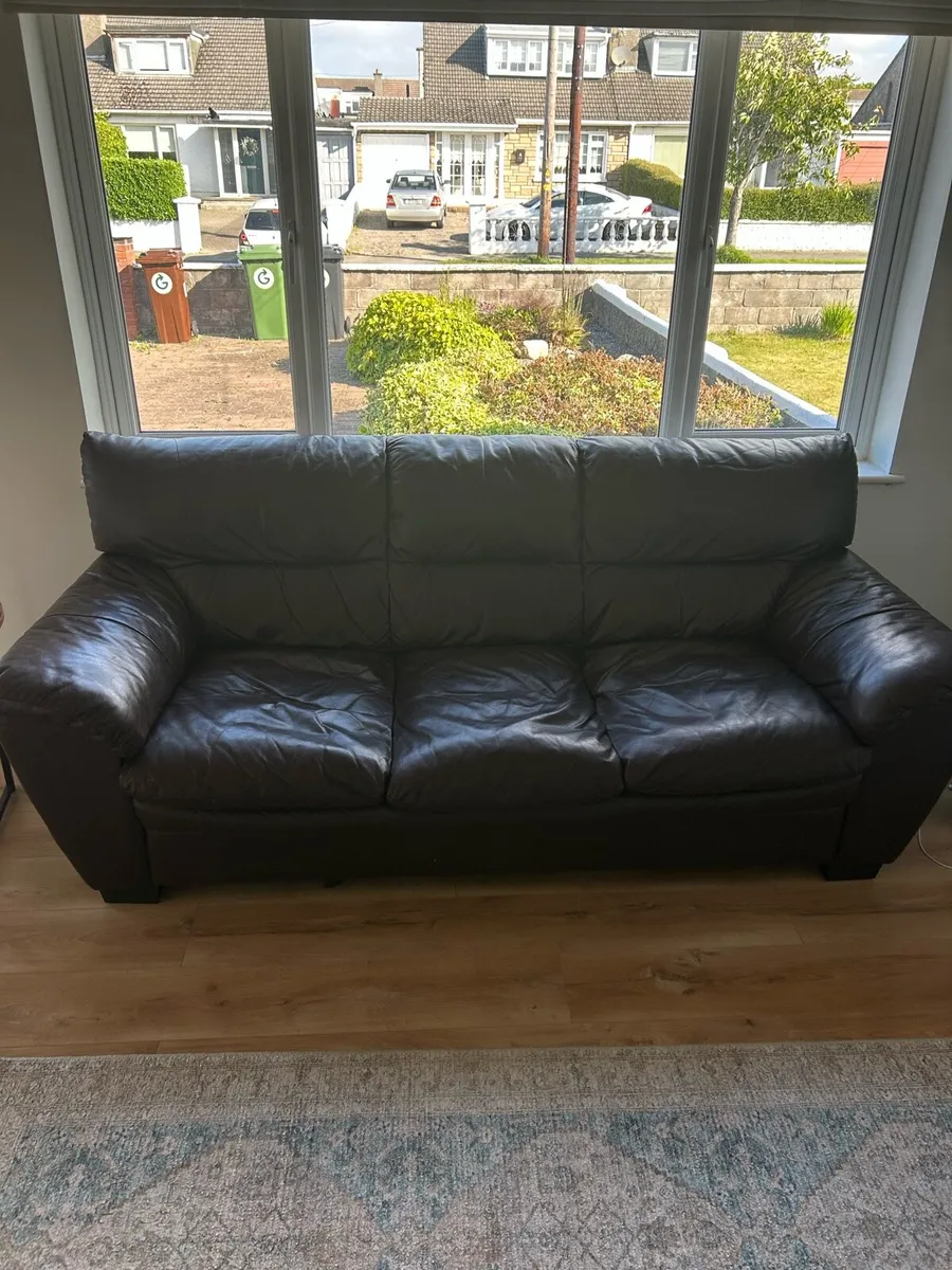 3 seater leather couch - Image 2