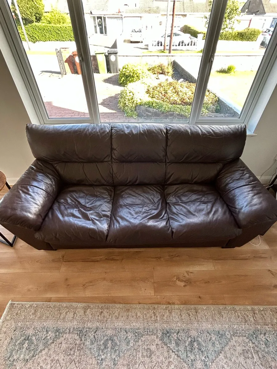 3 seater leather couch - Image 1