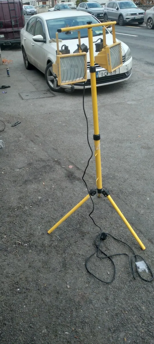 Stand up floodlights extends as well working 💯 - Image 1