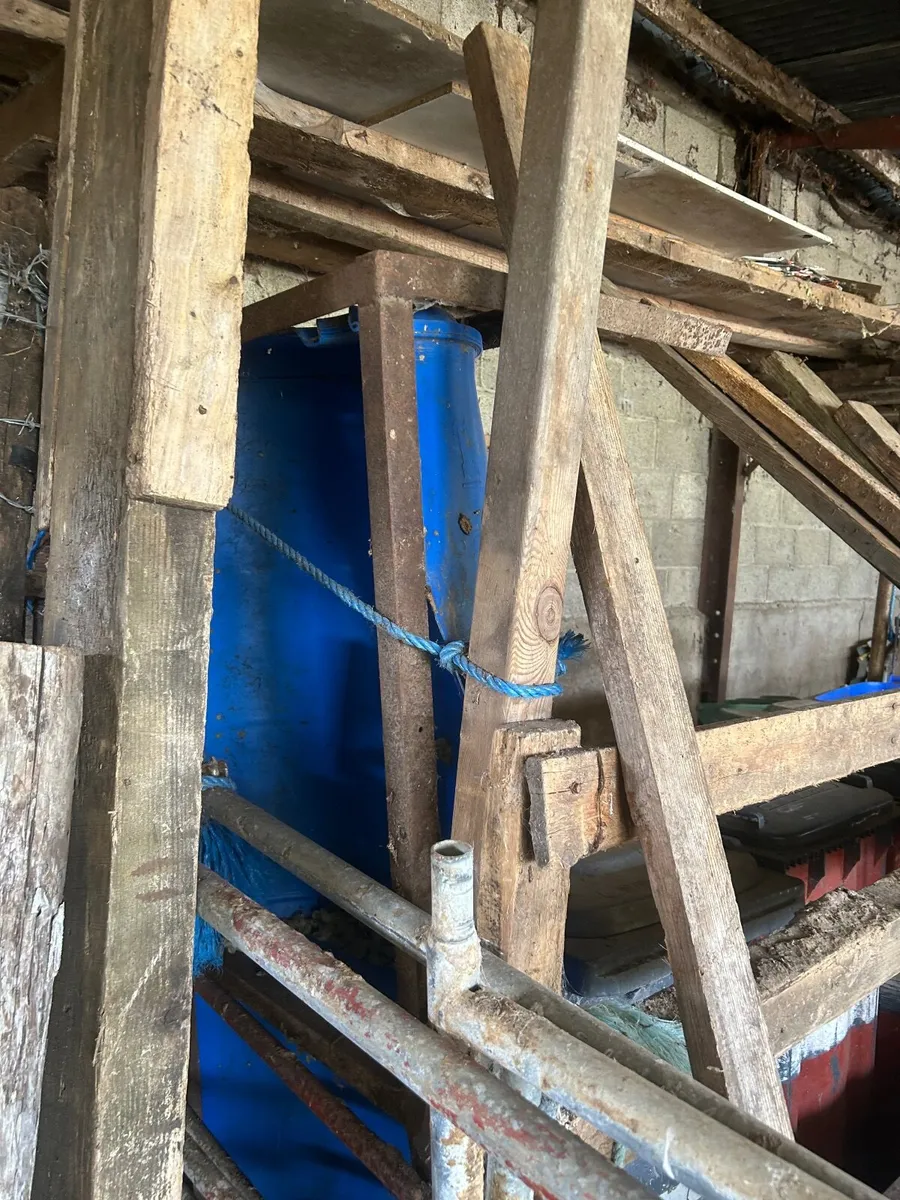 Farm equipment  retired farmer clearing shed - Image 3