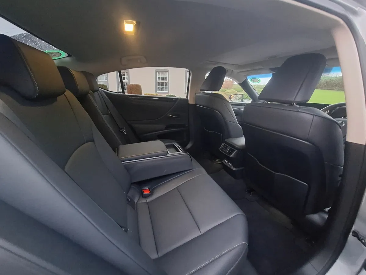 Lexus ES  300h 2023 - Image 4
